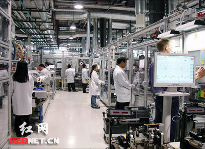 先進(jìn)制造業(yè)中的電子產(chǎn)品技術(shù)研發(fā) 驅(qū)動(dòng)未來產(chǎn)業(yè)升級(jí)的核心引擎